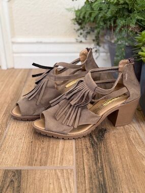 Maryam Nassir Zadeh Taupe Suede Fringe Open-Toe Block Heels